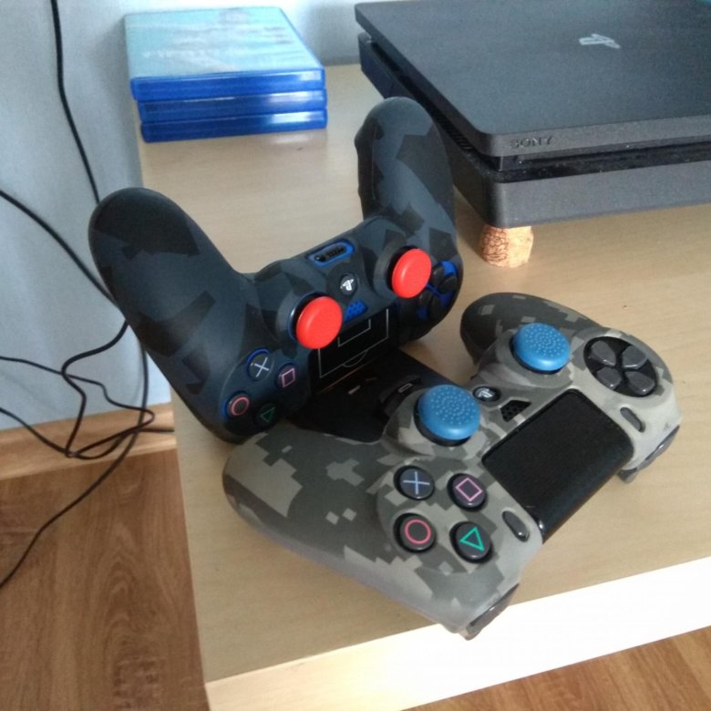 Как заряжать dualshock. Сломанный джойстик пс5. Разбитый джойстик от пс4. Джойстики от пс5 на зарядке. Зарядная станция для Dualshock 4.