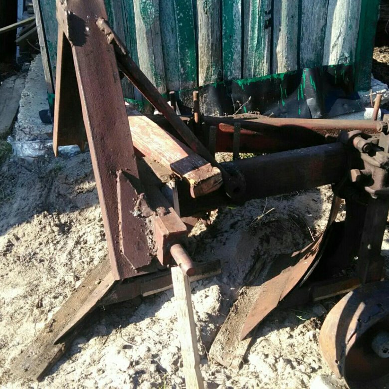 т 40 ам трехкорпусный плуг. двухкорпусный плуг на т-40. распашники на т40. плуг 3х корпусной для т40. плуг двухкорпусной т 40.