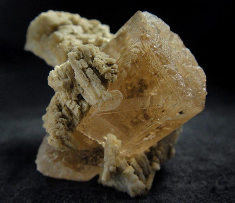 Минерал Топаз (Кристалл топаза винного цвета) – купить в Москве, цена ...