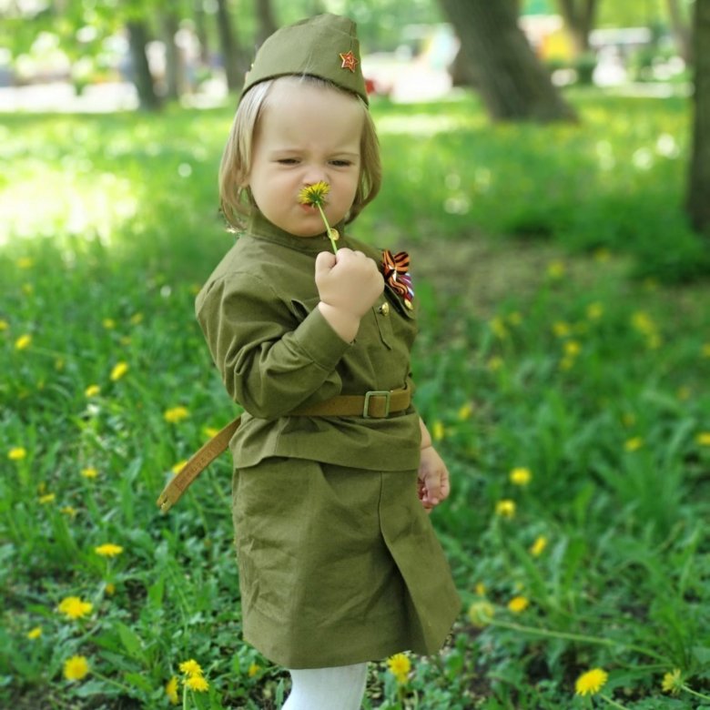 Дети в военной одежде