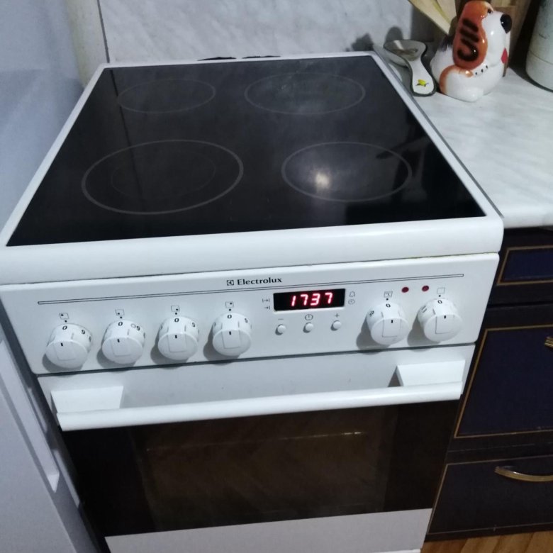 Плита электролюкс духовка. Плита электрическая Электролюкс 52300. Electrolux plita индукционная плита с духовкой. Электроплита с духовкой стеклокерамика Электролюкс. Плита Электролюкс с электрической духовкой.