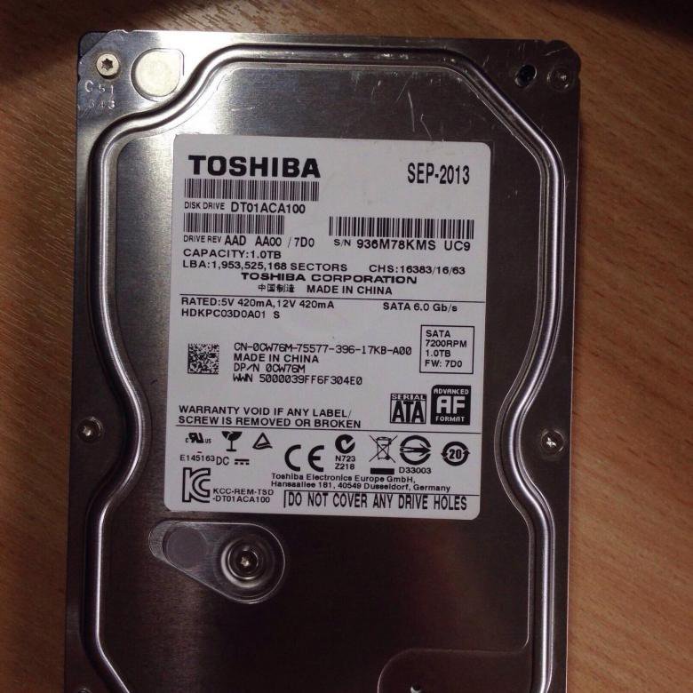 Жесткий диск 100. Жесткий диск Toshiba dt01aca100. 1 ТБ жесткий диск Toshiba dt01. 1 ТБ жесткий диск Toshiba dt01 [dt01aca100]. Жёсткий диск Тошиба на 1 терабайт шнур.