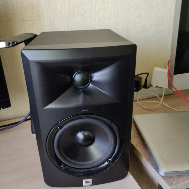 Акустика 2019. JBL LSR 305 mk2. JBL LSR 305 White. JBL lsr305 PMKL. JBL lsr305 Rear.