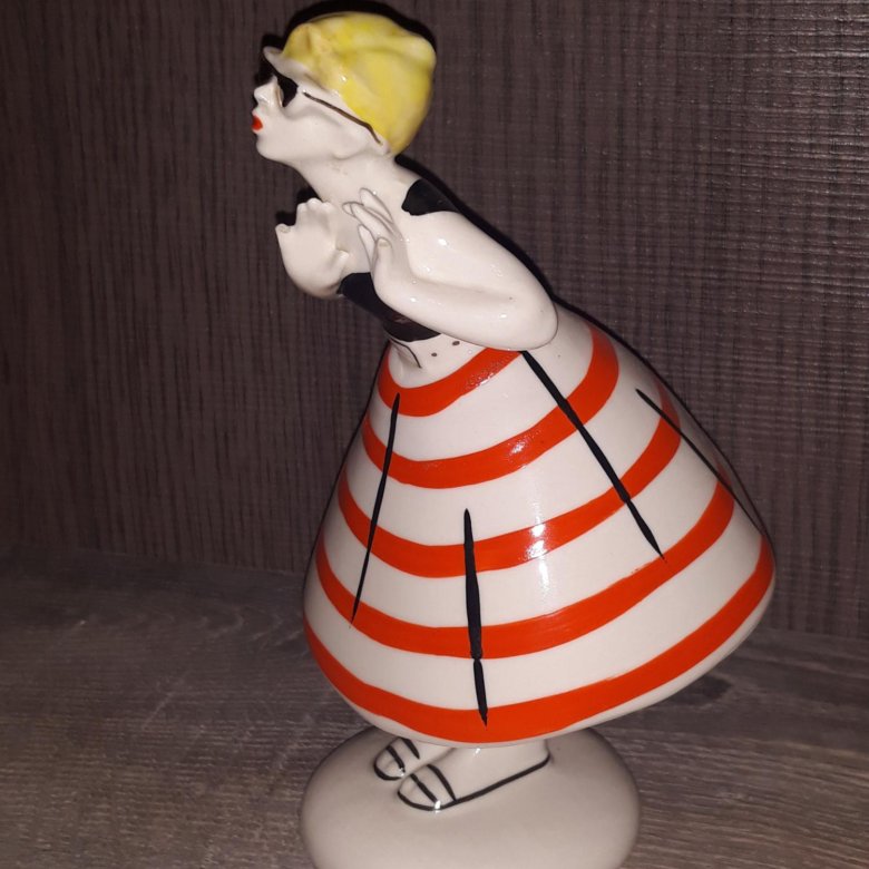 Статуэтка сплетница лфз. Склочница лзфи. Статуэтка сплетница. Фарфоровая статуэтка сплетница лфз. Фарфоровая статуэтка сплетница.