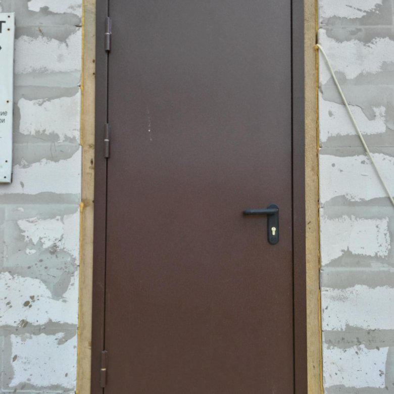 Двери б у краснодар. Б У двери входные металлические. Двери железные входные б/у. Дверь металлическая бу. Дверь железная бу.
