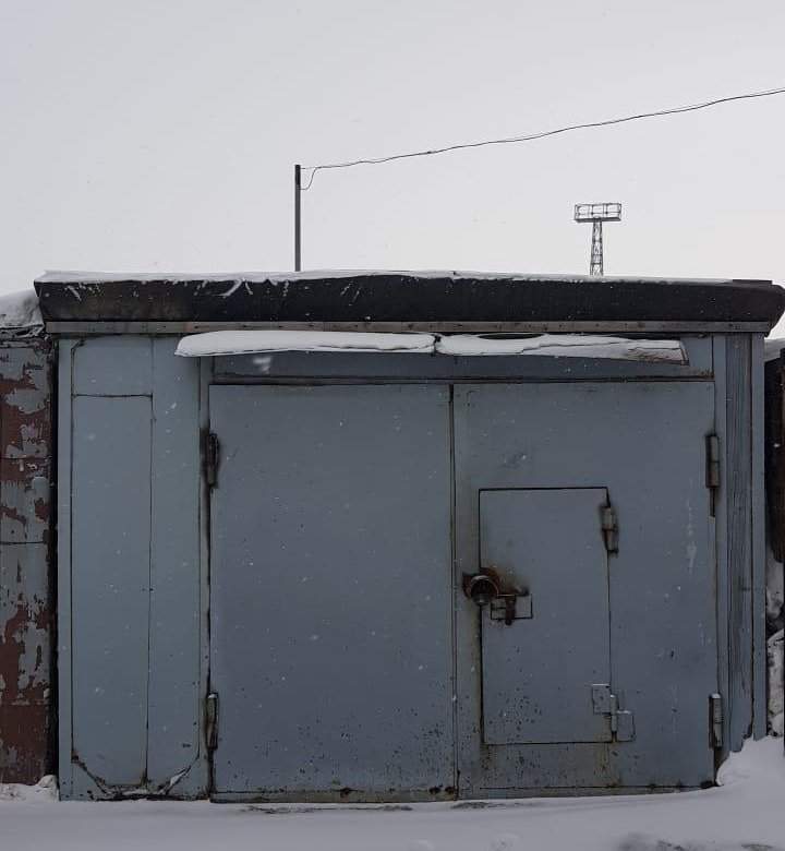 Гараж топки. Норильск гаражи. Контейнеры гаражи страшные. Контейнерный гараж Качканар. Пионерские гаражи Талнах.