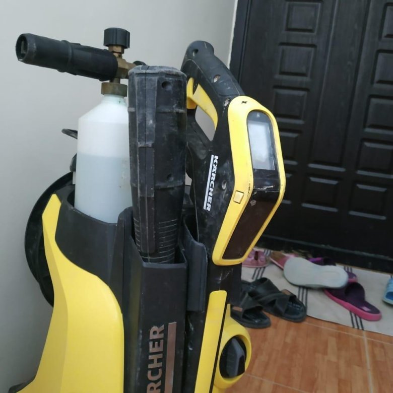 K 5 full control. Шильда Керхер k7. Крышка батарейного отсека Karcher k5 Full Control. Kamoto kw165 vs kerher k4.