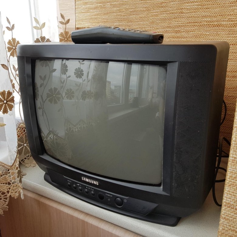 Бу телевизор краснодар. Телевизоры с рук. Телевизор б/у. Телевизор самсунг старый. Старый дешевый телек.
