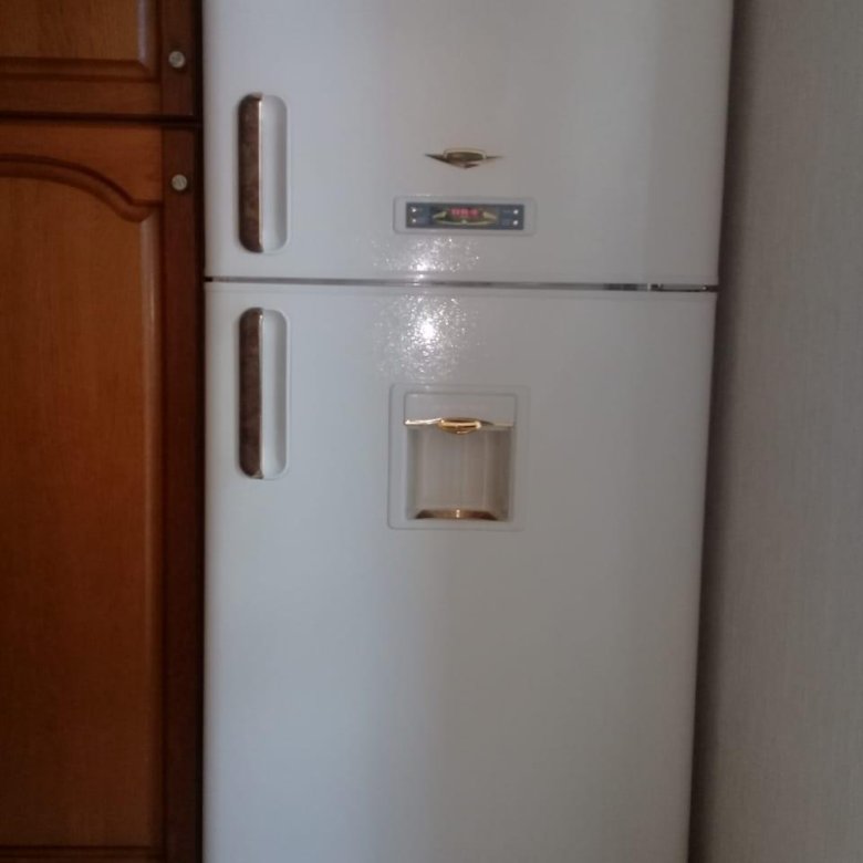 Купить холодильник дэу. Холодильник Дэу двухкамерный ноу Фрост. Холодильник Daewoo erf370m старый. Холодильник Daewoo 1998 года серебристый. Холодильник Дэу двухкамерный 2004.
