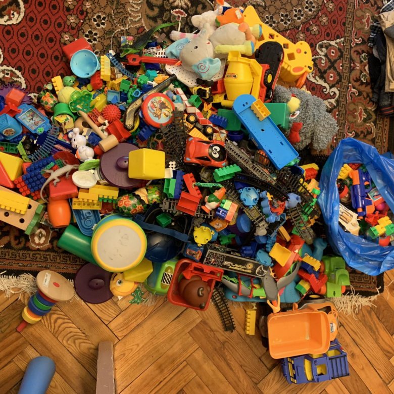 Купили много игрушек. Много игрушек. Очень много игрушек. Игрушки много игрушек. Очень много разных игрушек.
