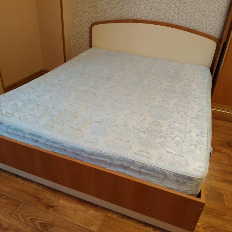 Продать кровать б у. Кровать двуспальная с матрасом Юла. Кровать двуспальная 220х240. Двухспальная кровать б/у. Спинки для двуспальной кровати б/у.