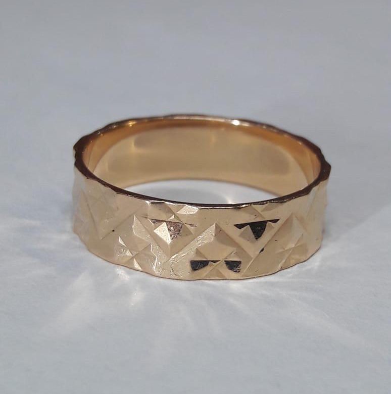 Золотые кольца рифленые