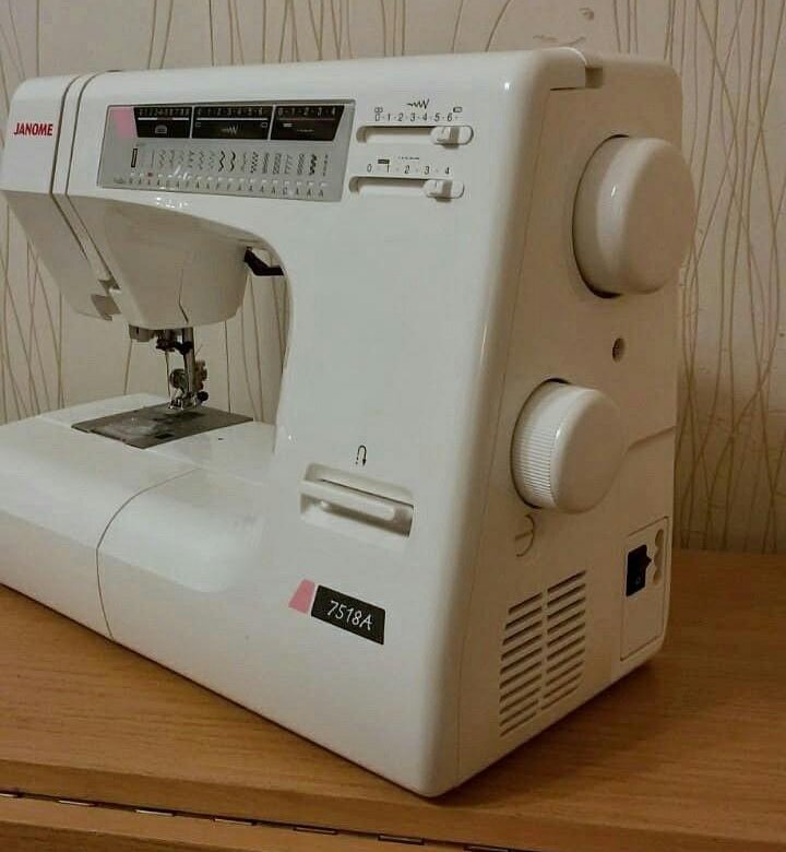 Швейная машинка janome 7518а. Джаном 7518а. Janome 7518а фото нитевдевателя. Janome 7518a. Машинка джаноме 7518а без корпуса.