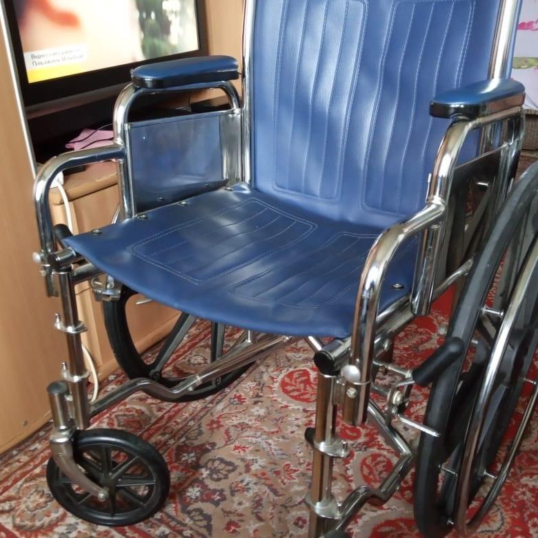 Инвалиды кресло авито. H030c кресло-каталка для инвалидов Армед. Старое кресло каталка. Советские кресла-каталки. Штатив на кресло каталку для инвалидов.