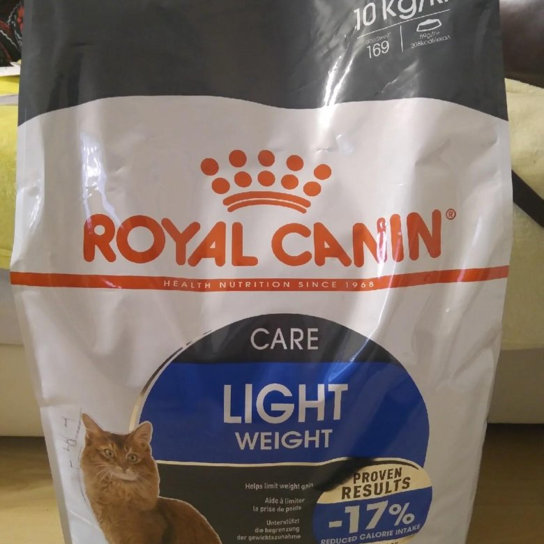 Royal canin weight care. Роял Канин Light Weight Care для кошек. Роял Канин Лайт для собак. Лайт Вейт Кэа 400 г Royal. Лайт Вейт Кэа корм.