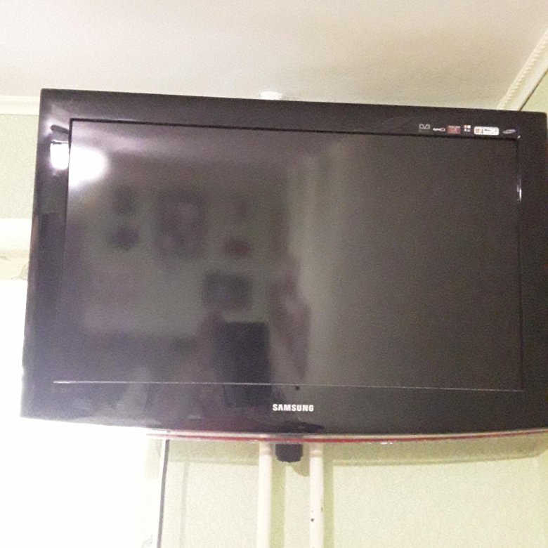 Телевизор 80 сантиметров. Самсунг диагональ 80. Samsung телевизор 980 570 бежевый. Телевизор самсунг 1992 года выпуска большой диагональю. Телевизор самсунг черный с овальной подставкой.