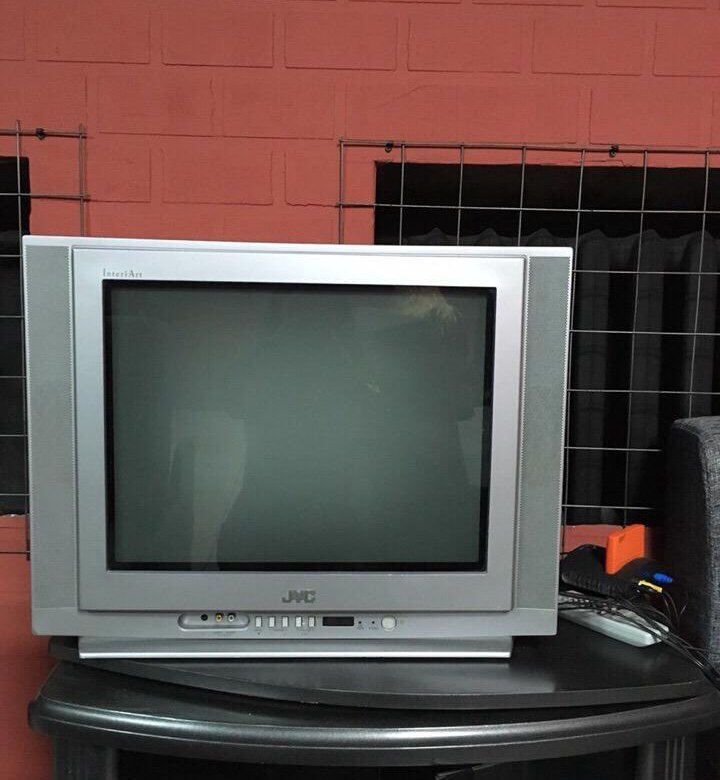 Куплю телевизор в стерлитамаке. Квадратный телевизор. Старый квадратный телевизор. Маленький квадратный телевизор. Квадратные телевизоры небольшие.