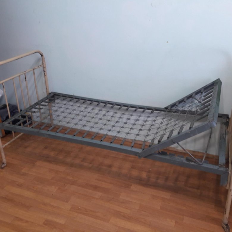 Продать кровать б у. Отдам даром металлическую кровать. Купить кровать б/у на авито. Продам бу кровати Сераген. Купить кровать б/у у Луганской.