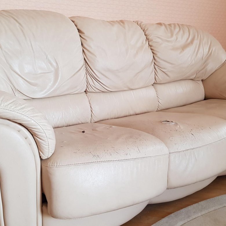 Продам кожаный диван. Кожаный диван в квартире. Диван кожзам. Kaluste z18. Kaluste z18.