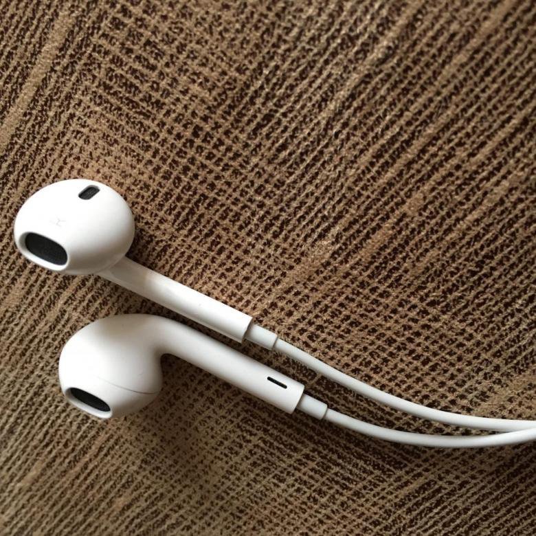 Наушники c. Наушники Apple Earpods. Последняя версия наушников Apple Earpods. Наушники АПЛ 2022. Наушники AIRPODS Jack 3.5.