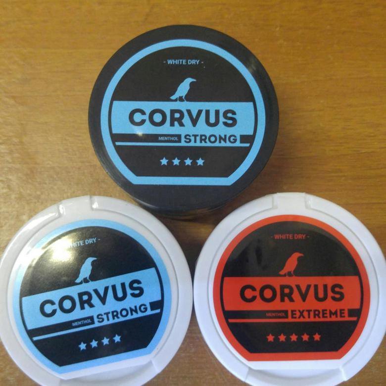 Жевательный табак корвус. Снюс табак Корвус. Жевательный табак Corvus strong. Corvus снюс красный.
