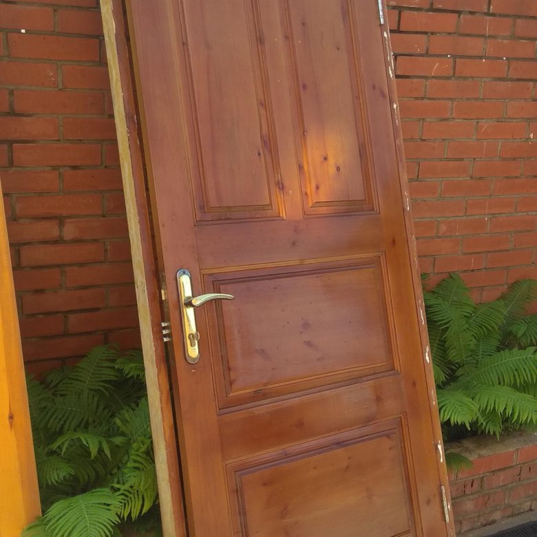 Купить деревянную дверь б у. Дверь входная деревянная с коробкой. Дверь входная деревянная с коробкой недорогая. Входная деревянная дверь без коробки. Двери деревянные б у.
