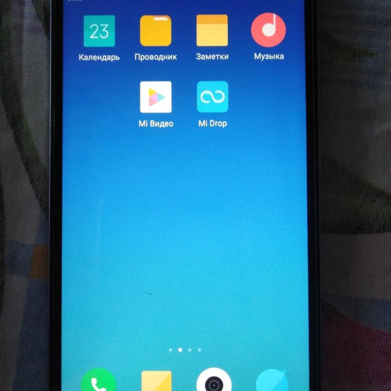 Xiaomi висит на заставке mi