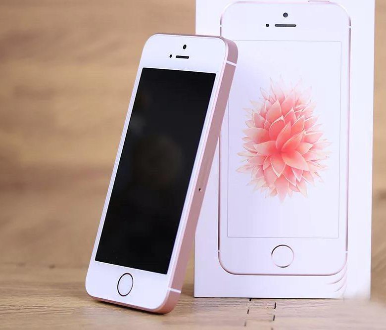 Apple se 64 гб. Iphone 5se Gold. Apple iphone se 32gb Rose Gold. Айфон 5 se розовый. Айфон 5се розовый.