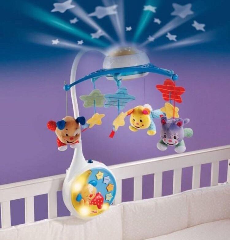 Мобиль с проектором. Мобиль Fisher Price с проектором и пультом. Музыкальный мобиль на кроватку с проектором. Каруселька на детскую кроватку с проектором. Карусель на кроватку для новорожденных с проектором.