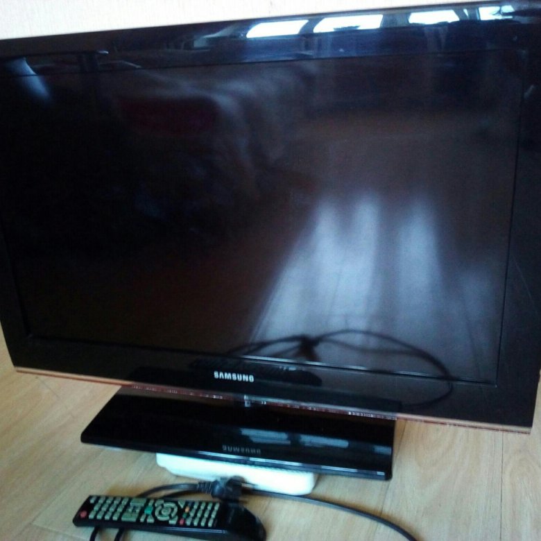 Авито санкт петербурге телевизоры. Samsung le32b530p7w. Телевизор Samsung le32b530p7w. Телевизор самсунг 32 старого образца. Телевизор самсунг на подставке черный 32 дюйма.