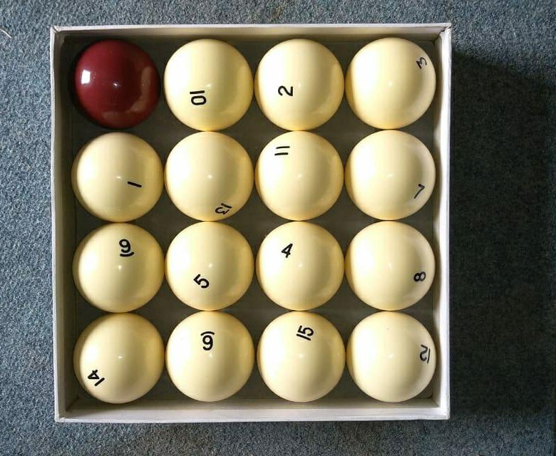 из чего сделаны бильярдные шары. бильярдный шары советские. старые шары бильярд. бильярдные шар 13 с бикфордовым шнуром.
