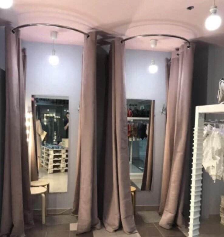Примерочная в бутике. Виды примерочных. Виды примерочных. Торговый центр примерочная. Примерочная в бутике.
