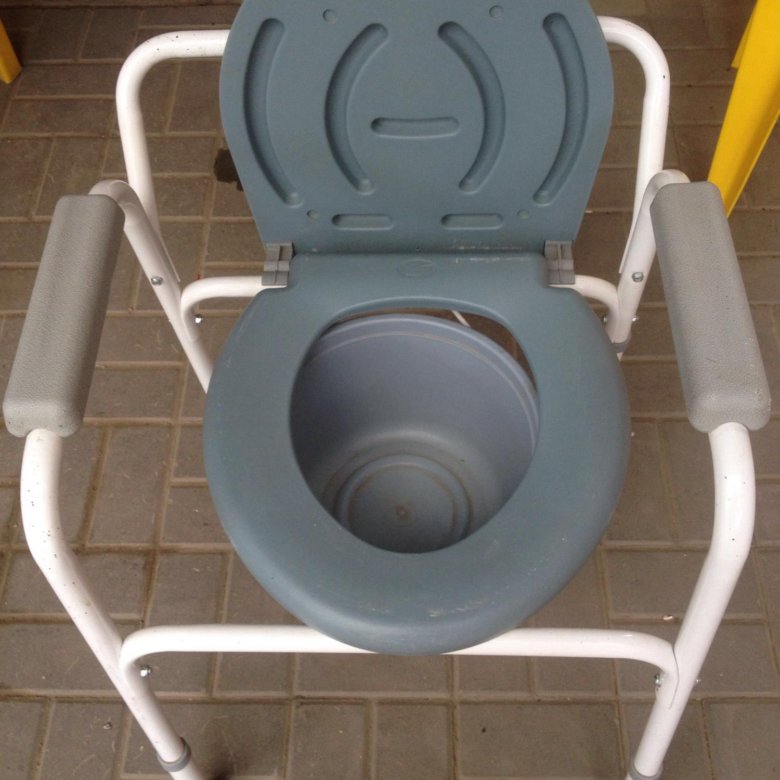 Авито стул туалет. Стул-туалет для инвалидов. Переносной туалет для пожилых. Биотуалет стул. Стульчик на унитаз для инвалидов.
