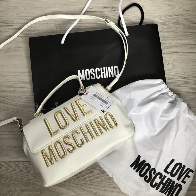 Москино в новой москве. Moschino бирка. Пакет Москино. Сумка пакет Moschino. Пыльник сумки Москино.