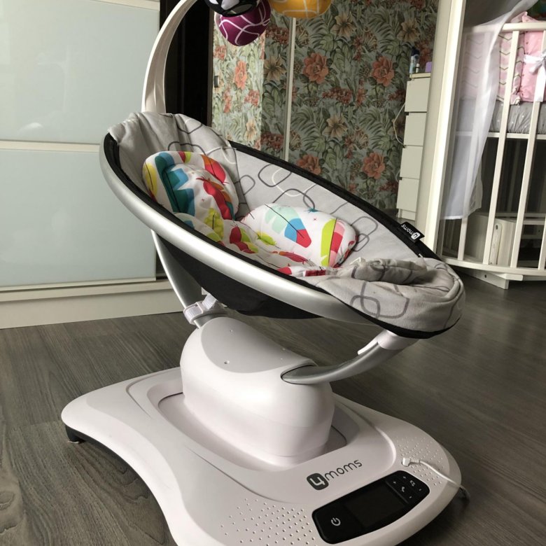 4 moms new. Mamaroo 2. Электрокачели 4moms mamaroo плюсы и минусы. Качалка 4moms mamaroo 2. Качели 4moms rockaroo.