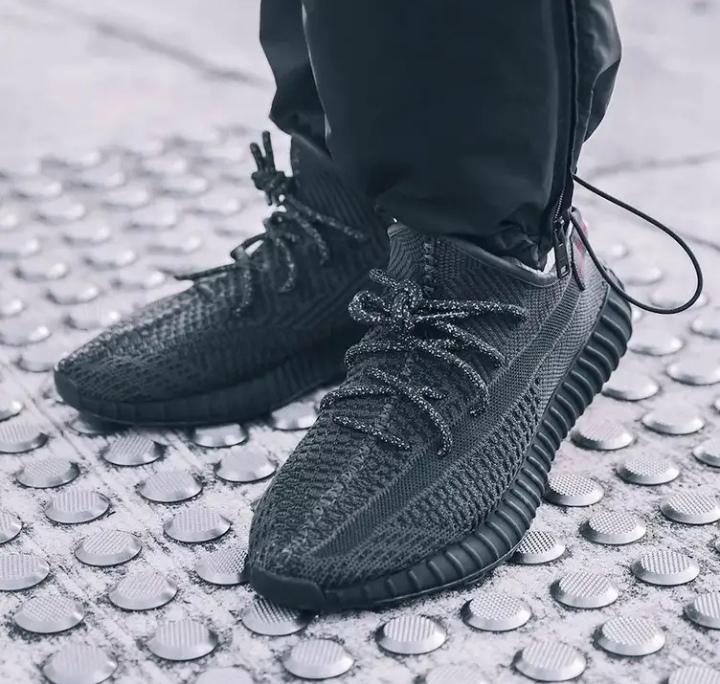 black yeezy 359