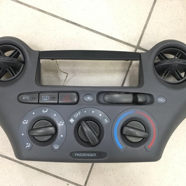 Радиатор печки тойота витц 2001. Toyota vitz nsp135. Радиатор печки toyota vitz 2001 года. Салонный фильтр vitz ksp90. Тойота плац печка.