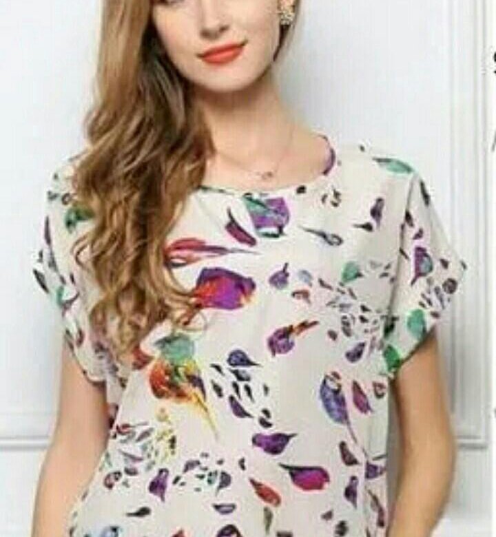 Цветная блузка с коротким рукавом