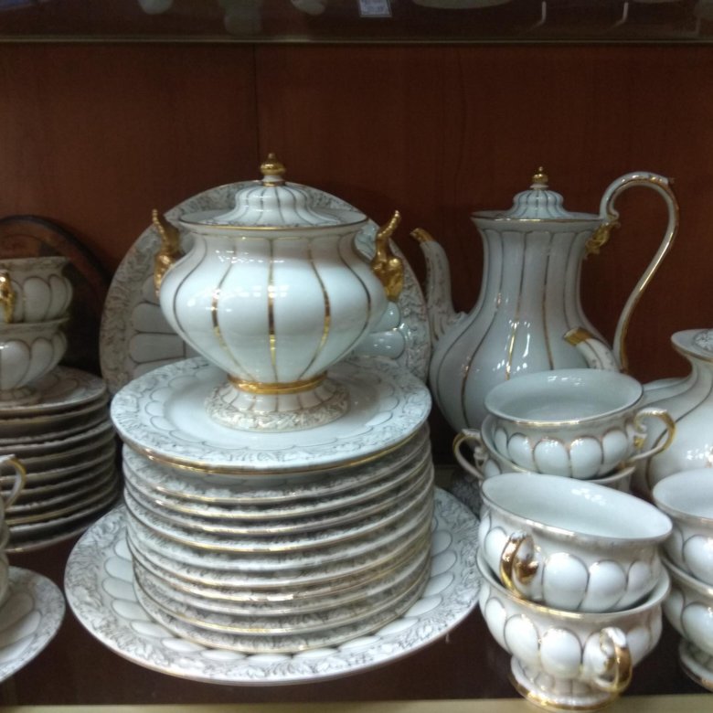 Перламутровый чайный сервиз мадонна гдр. Кофейный золотой сервиз мадонна. Сервиз мадонна кайзер. Чайный сервиз гдр на 12 персон мадонна. Столовый сервиз colditz.