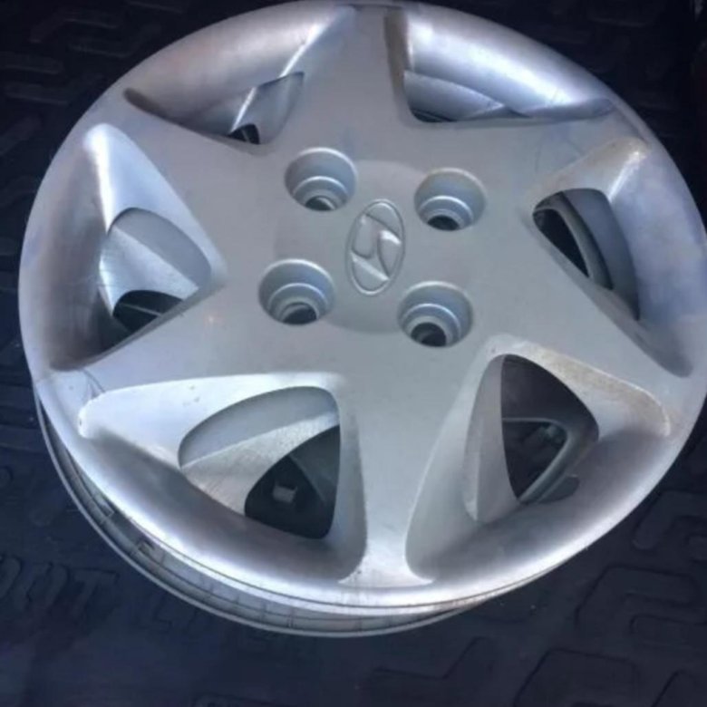 Колпаки на хендай солярис r15. Колпаки на хендай. Колеса хендай солярис r15. Колпаки на хендай. Диски hyundai tucson r17.