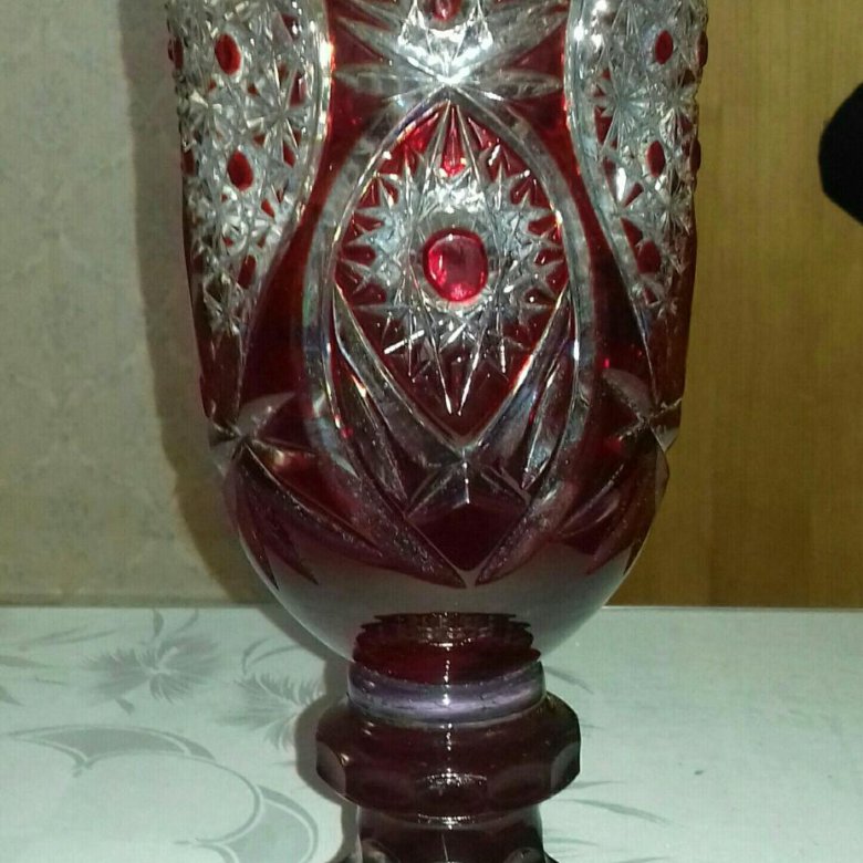 Купить вазы ссср купить на авито. Советские хрустальные вазы. Советские вазы из цветного стекла. Хрустальные вазы Советский период. Ваза цветной хрусталь.