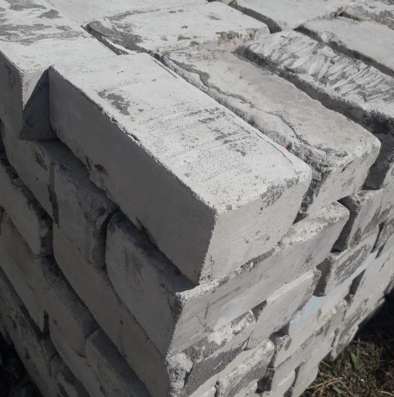 кирпич белый силикатный. кирпич силикатный б/у. белые кирпичные блоки. кирпич силикатный б/у. кирпич силикатный бу.