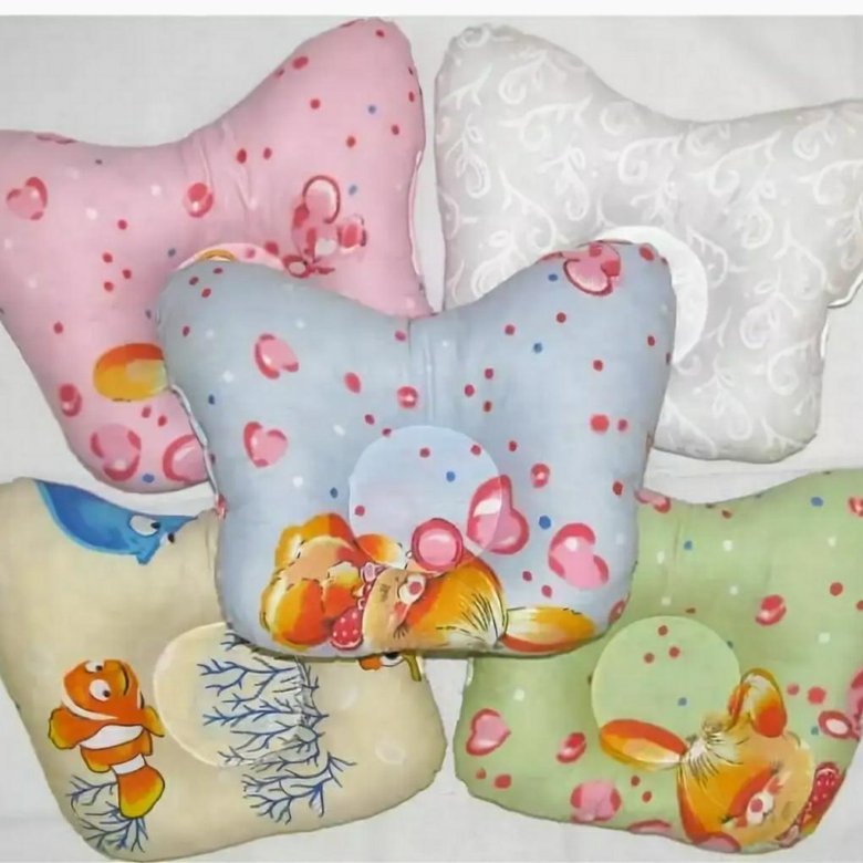 Какую подушку купить ребенку. Ортопедическая подушка для новорожденных при кривошее. Подушка бабочка для новорожденных. Ортопедическая подушка бабочка. Ортопедическая подушка для новорожденных бабочка.