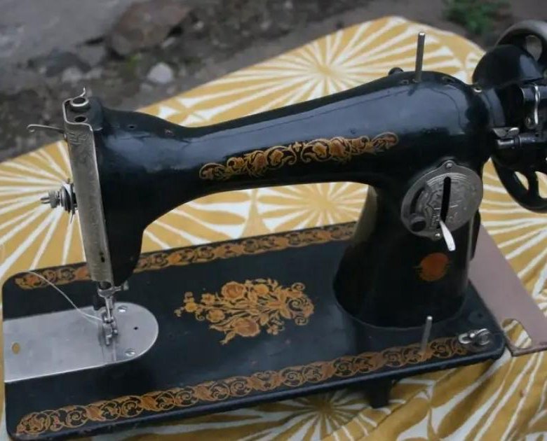 Швейная машинка чайка 2м. Продать швейную машинку подольская. Продать швейную машинку подольская. Подольская швейная машинка с ножным приводом. Подольская швейная машинка ножная.