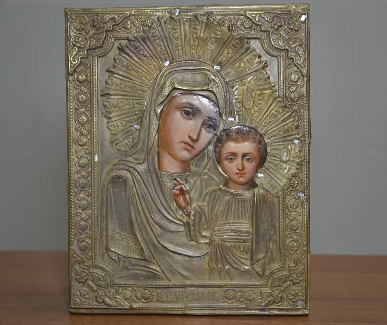 Самые дорогие старинные иконы. Старинные иконы авито московская. Форма для отливки иконы. Икона в киоте 19 век. Авито икона.