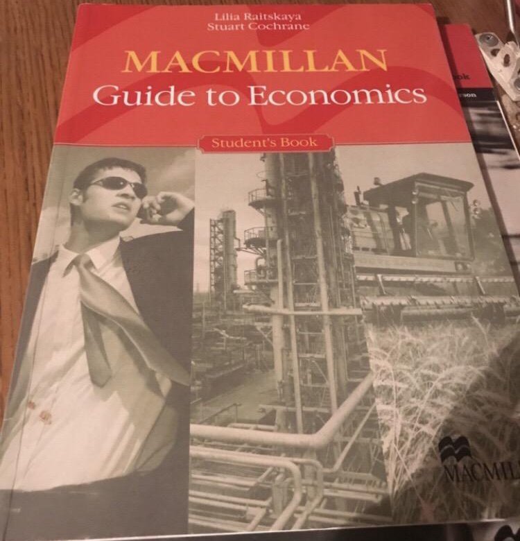 Macmillan guide to economics