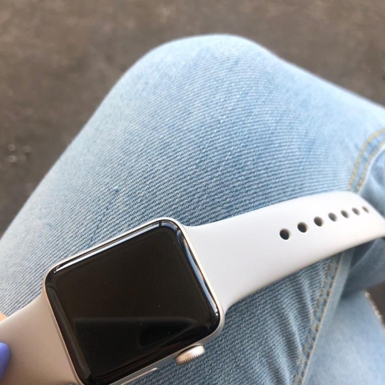 Apple watch 3 38mm. Apple watch se 44mm зарядка. Часы эпл вотч 3 38 мм. Эппл вотч 3 38мм на руке. Эпл вотч 3 на руке 38.