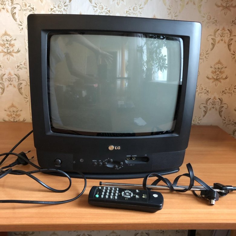 Телевизор lg старые модели. Телевизор LG старый. Телевизор LG старый модели. Старые телики LG. Старый квадратный телевизор LG.