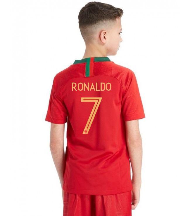Форма роналду купить. Форма футбольная детская Криштиану Роналду. Футбольная форма Роналдо красный. Футбольная форма номер 7 Роналду. Детская форма футбольная Криштиану Роналду Португалия.