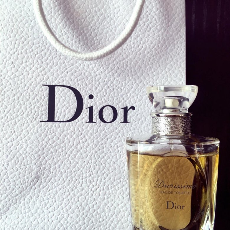 Dior price. Диор диориссимо духи. Christian Dior надпись. Фоторамка Кристиан диор. Стаканы Christian Dior.